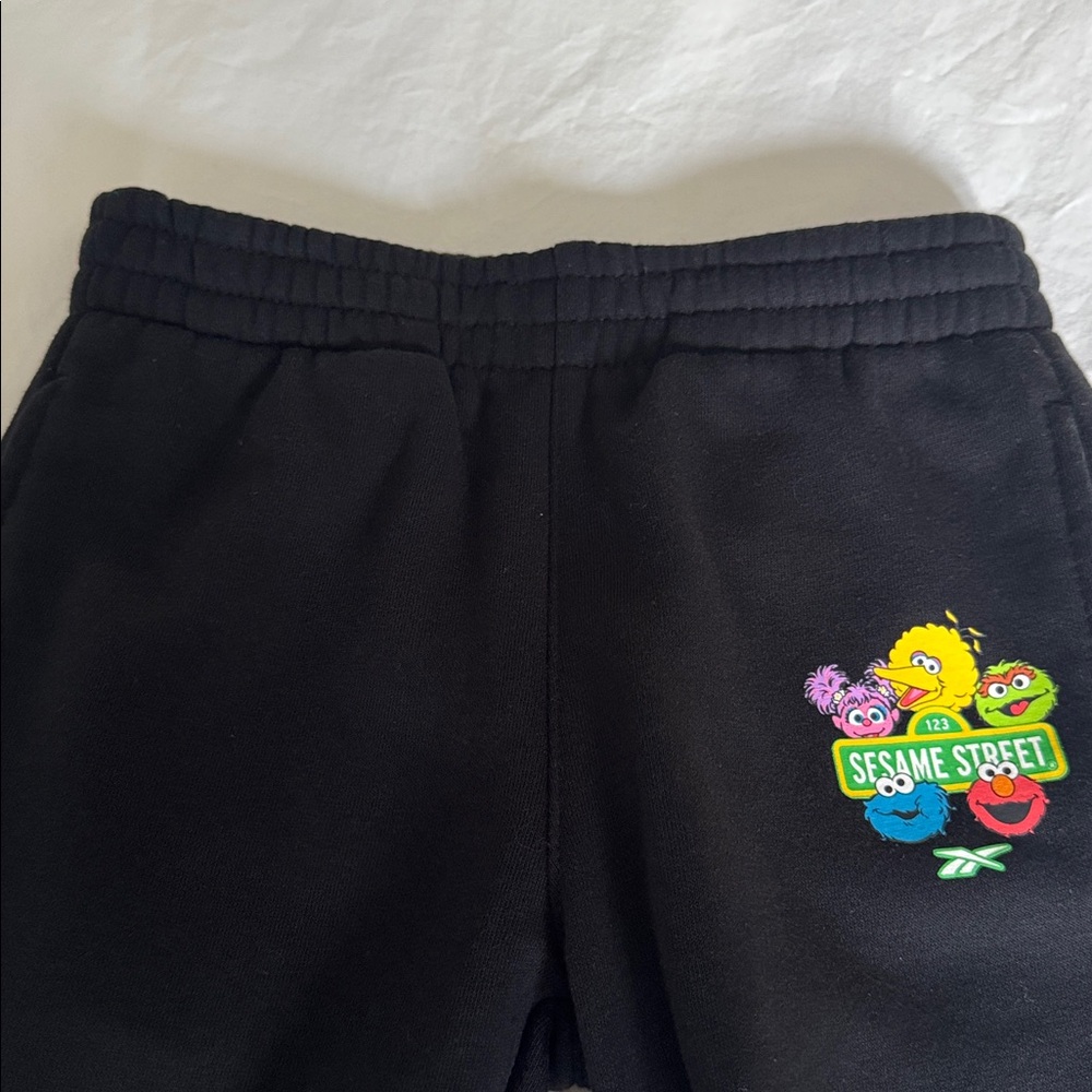 Reebok x Sesame Street Joggers Size 5 - Picture 3 of 5